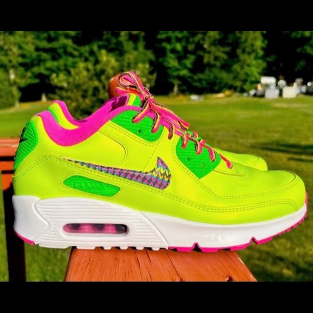 🔥NIKE Air Max✨Barely Worn✨ Neon Yellow🔥